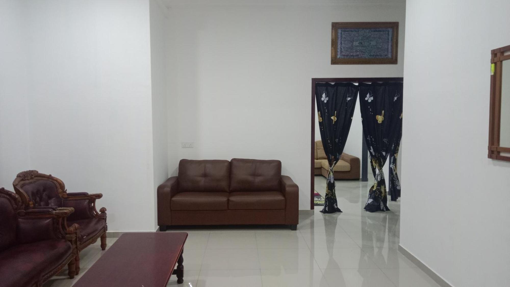 Homestay Faizaltapak 2 *